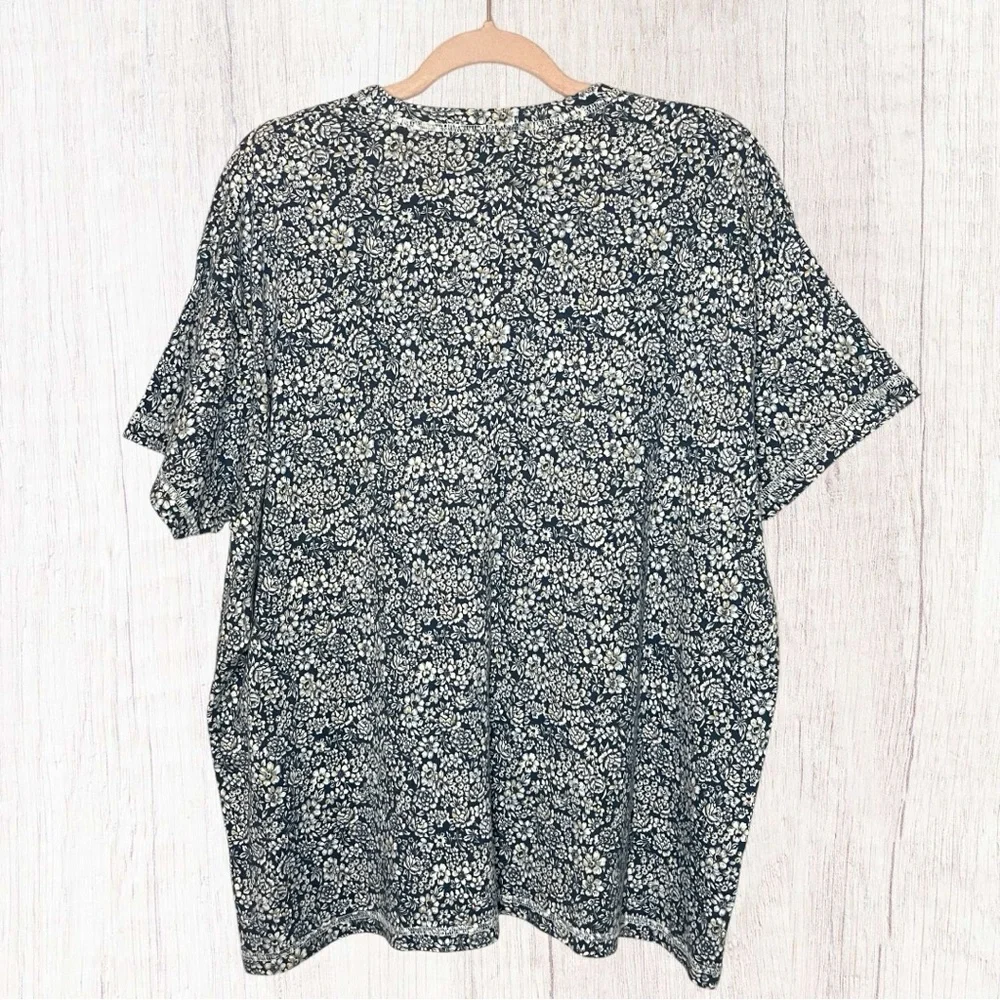 EDDIE BAUER Floral V-Neck Button Front Tee, XXL